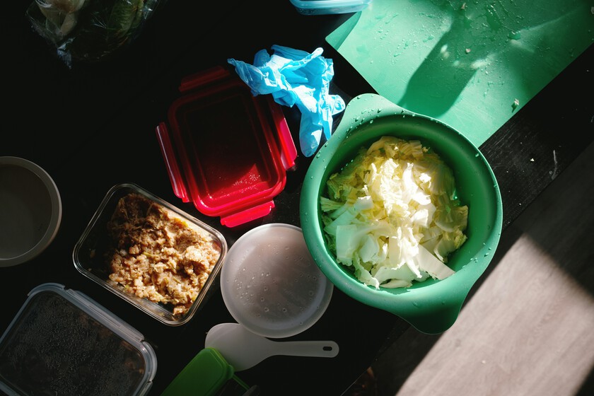 Los expertos coinciden que llevamos toda la vida enfriando mal la comida: "dejarla templar en la encimera es una pésima idea" 
